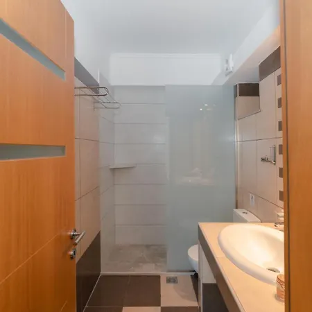 The Gemini Floor 2 Apartment *