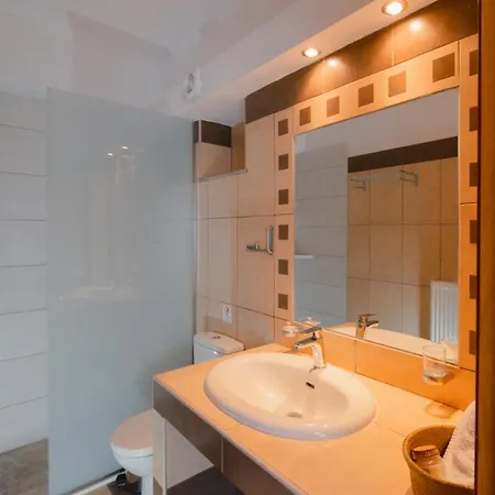 The Gemini Floor 2 Apartment *