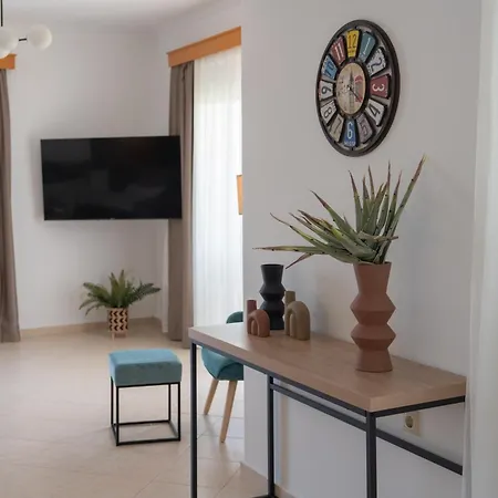 The Gemini Floor 2 Apartment *